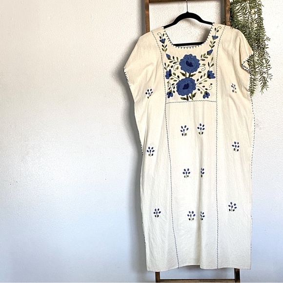 Mexican Embroidered Dress - Picture 3 of 12